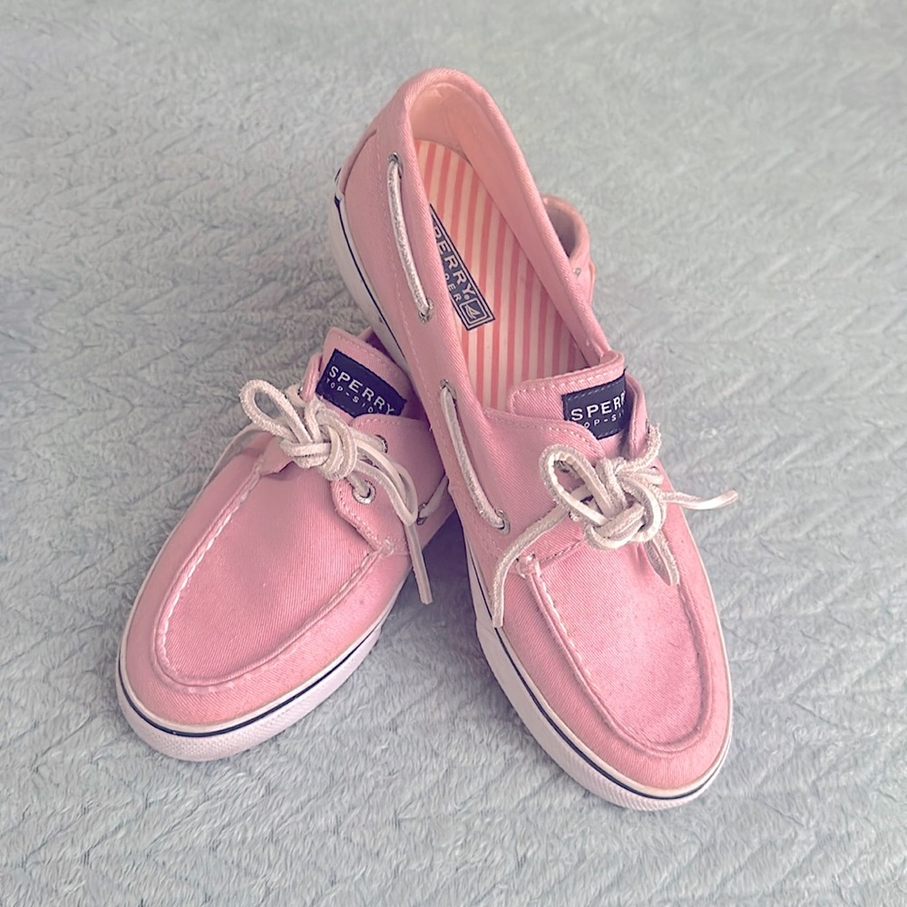 Size 9 pink sperry boat shoes